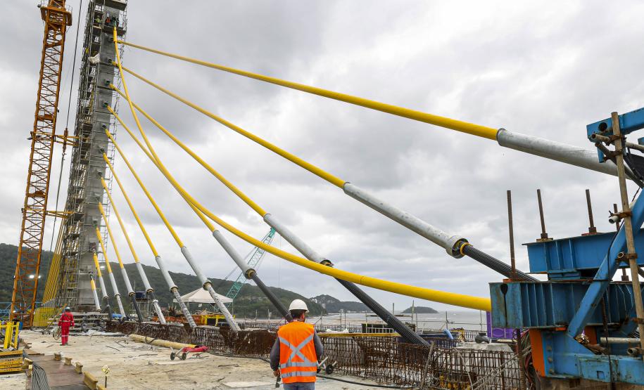 Ponte de Guaratuba tem último estai instalado