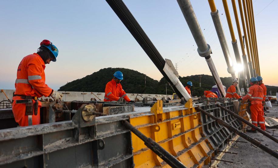 Iluminação, acessos e guarda-corpos: Ponte de Guaratuba entra na reta final de obras