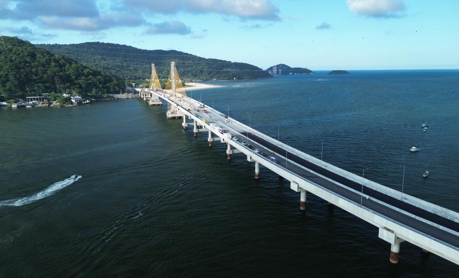 23 dias para a inauguração: mastros da Ponte de Guaratuba não têm mais andaimes