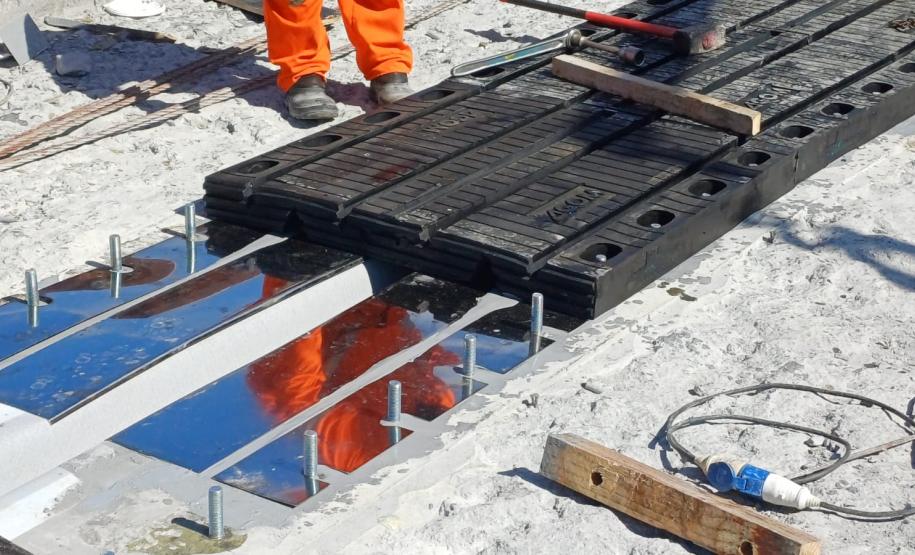 Ponte de Guaratuba recebe juntas de dilatação