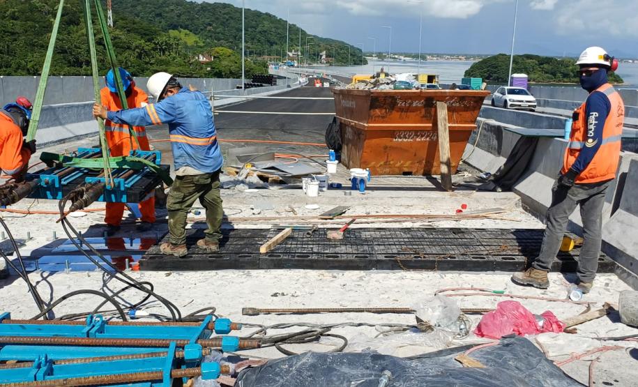 Ponte de Guaratuba recebe juntas de dilatação