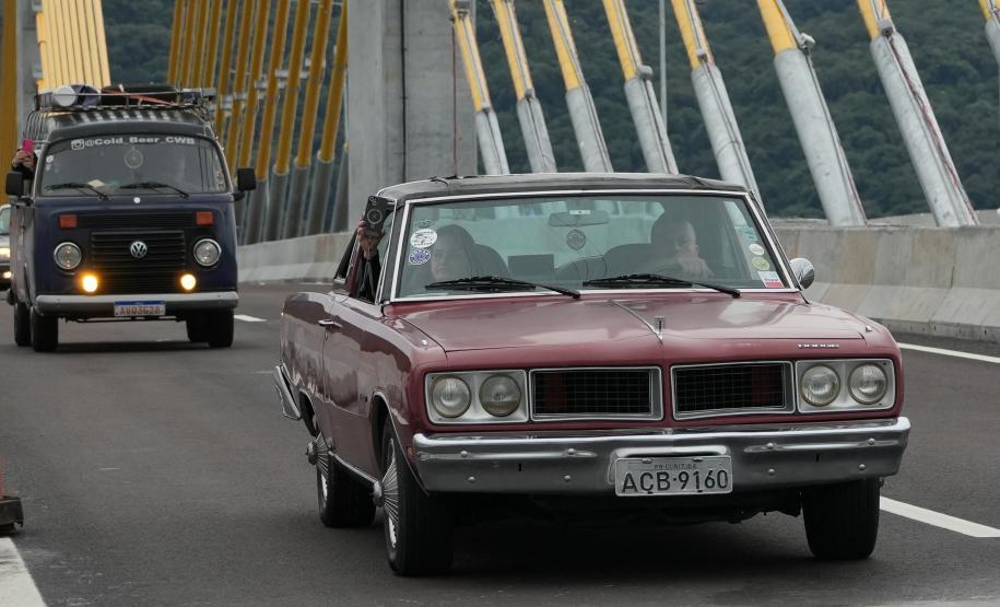 Com mais de 500 carros antigos e motos, passeio celebra Ponte de Guaratuba, no Litoral