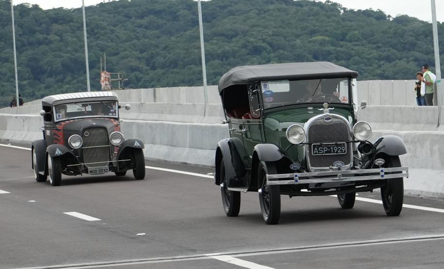 Com mais de 500 carros antigos e motos, passeio celebra Ponte de Guaratuba, no Litoral