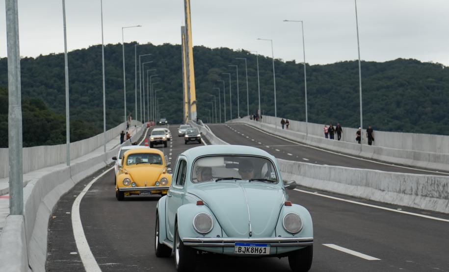 Com mais de 500 carros antigos e motos, passeio celebra Ponte de Guaratuba, no Litoral