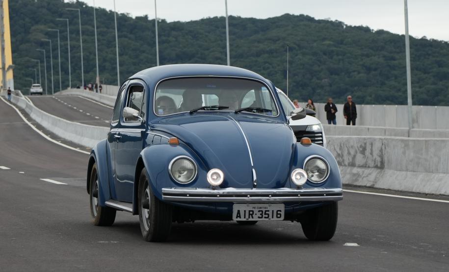 Com mais de 500 carros antigos e motos, passeio celebra Ponte de Guaratuba, no Litoral