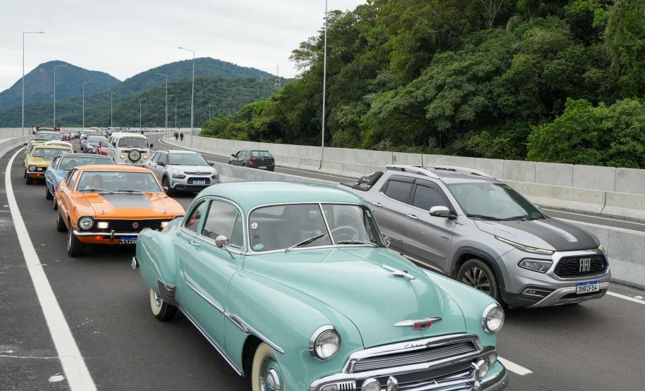 Com mais de 500 carros antigos e motos, passeio celebra Ponte de Guaratuba, no Litoral