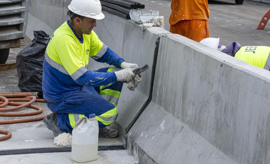 Operários da Ponte de Guaratuba festejam entrega da estrutura no Dia do Trabalhador