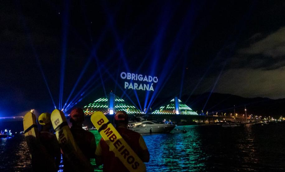 Show de luzes, drones e música emociona o público e celebra entrega da Ponte de Guaratuba