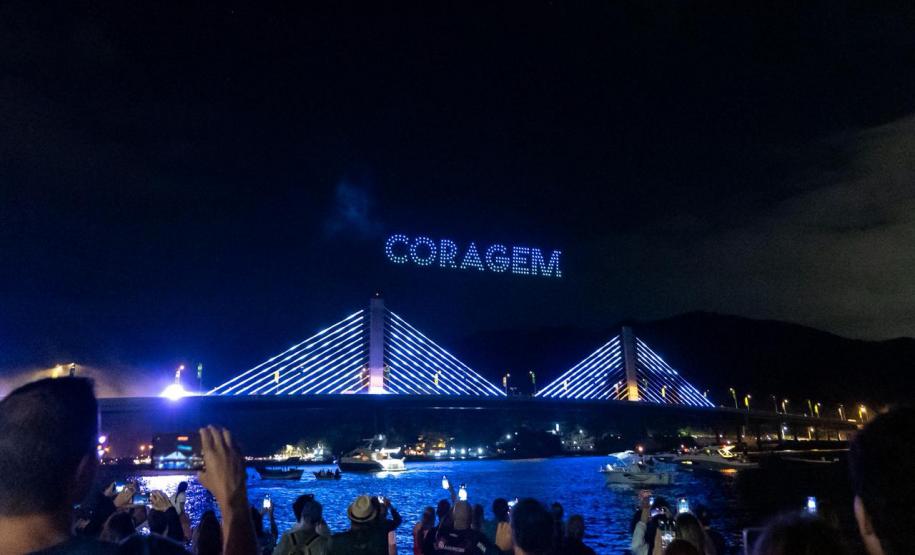 Show de luzes, drones e música emociona o público e celebra entrega da Ponte de Guaratuba