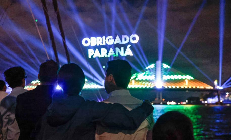 Show de luzes, drones e música emociona o público e celebra entrega da Ponte de Guaratuba